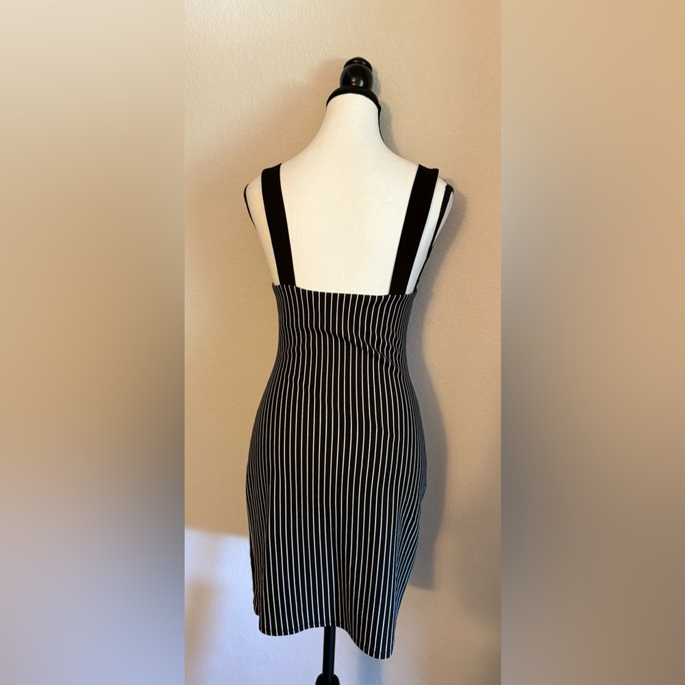 BCBGeneration: Black/White Striped Bodycon Mini Dress with D-Ring Straps - Picture 4 of 5